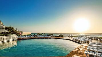 3 outdoor pools, pool umbrellas, sun loungers
