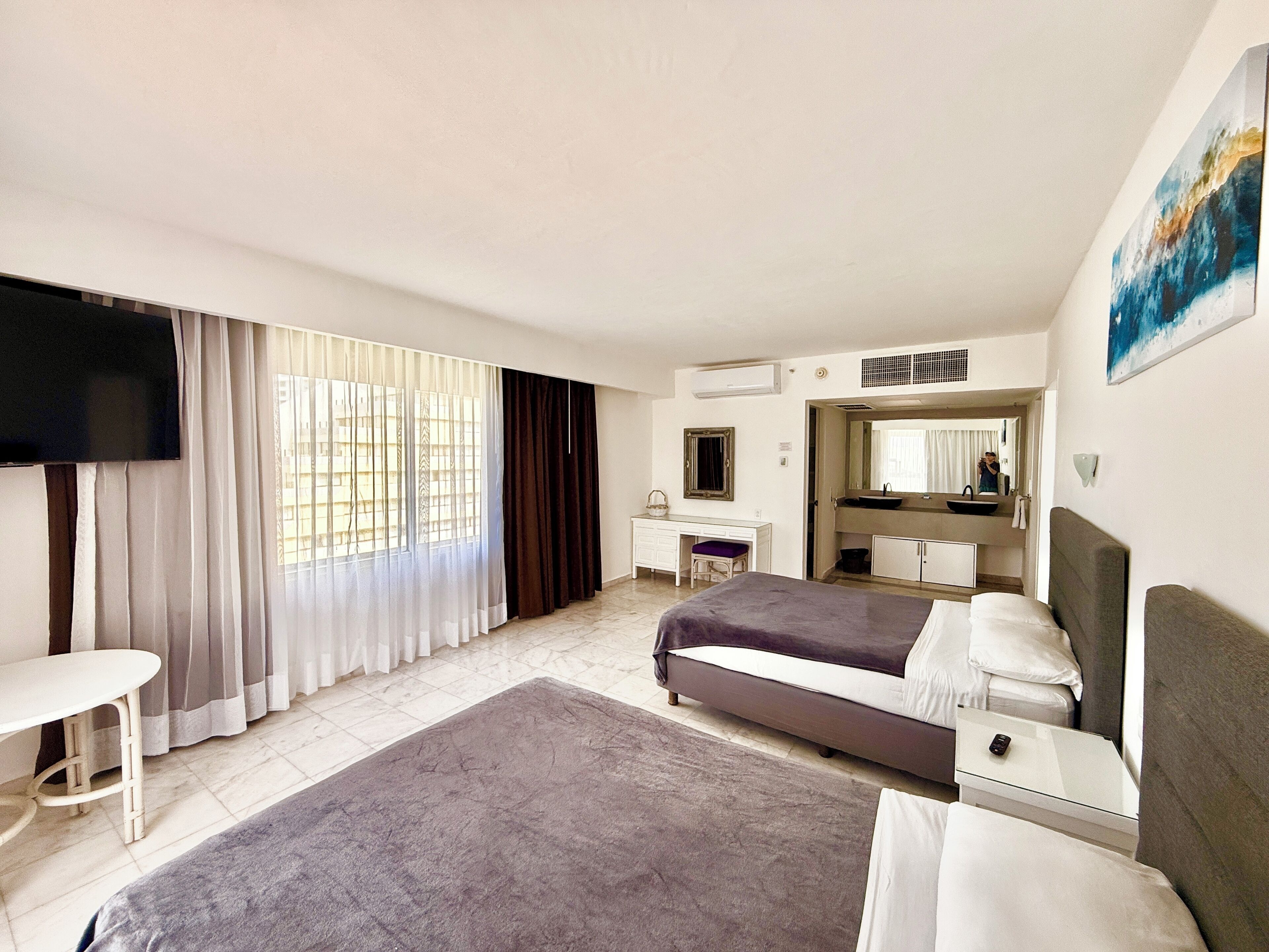 Leilighet, 2 soverom, tekjøkken, delvis havutsikt | Minibar, safe på rommet, blendingsgardiner og strykejern/-brett