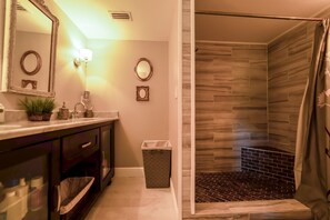 Bathroom - The Oasis (Tampa)