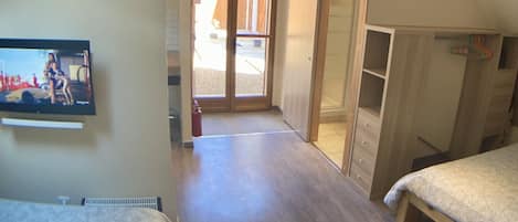 Executive Suite, Accessible, Ensuite (FRC)