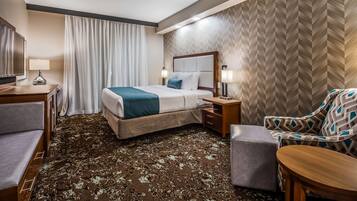 Colchones con pillow-top, escritorio y cortinas blackout
