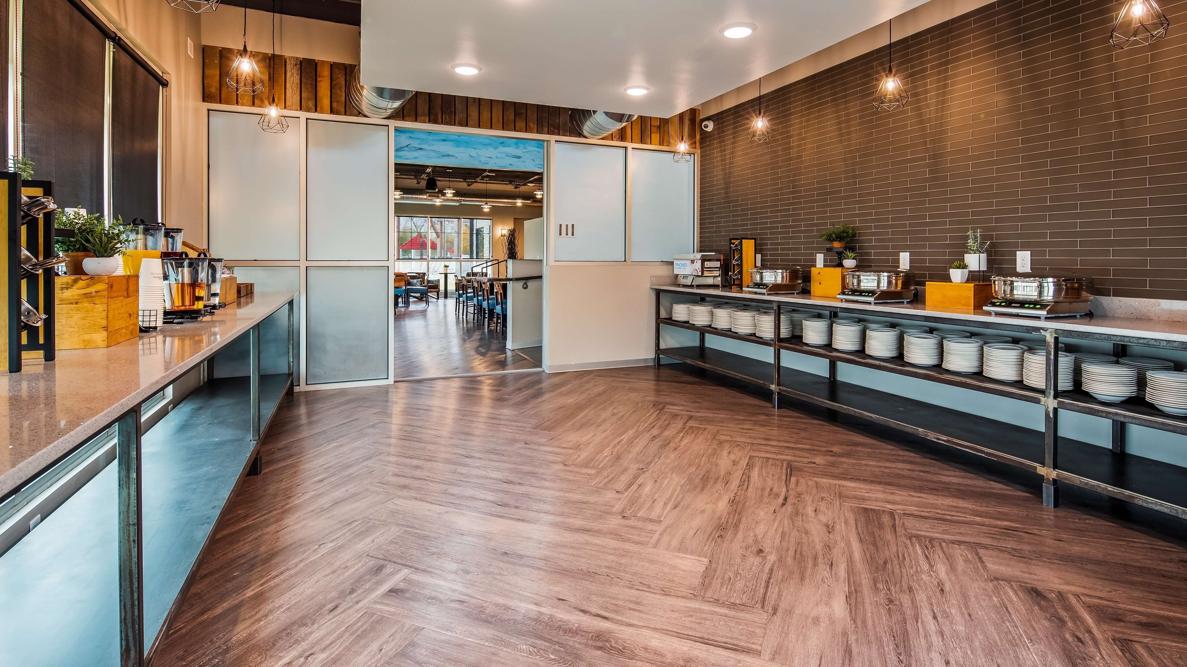 daily cooked-to-order breakfast for a fee