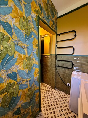 Family Apartment, Private Bathroom, Courtyard View (Le Jardin) | Bathroom