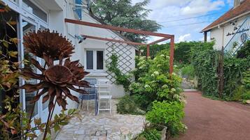 Family Room, Private Bathroom (Le Studio) | Terrace/patio