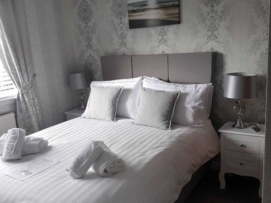 Basic Double Room Single Use, Ensuite (Bedroom 1) | Iron/ironing board, free WiFi, bed sheets