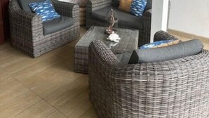 Leilighet – deluxe, 2 soverom, ikke-røyk, sjøutsikt | Terrasse/patio