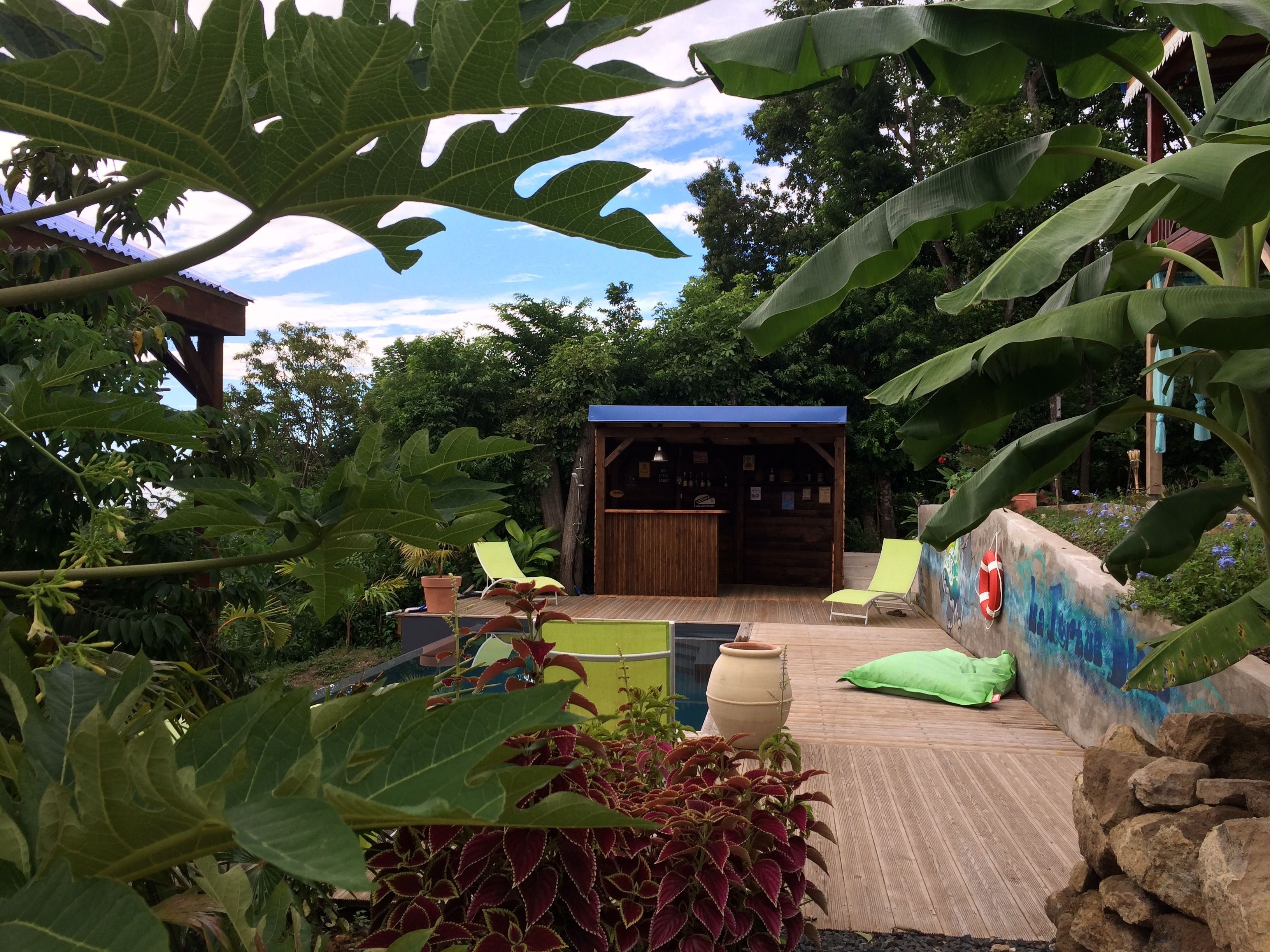 Bar en bord de piscine