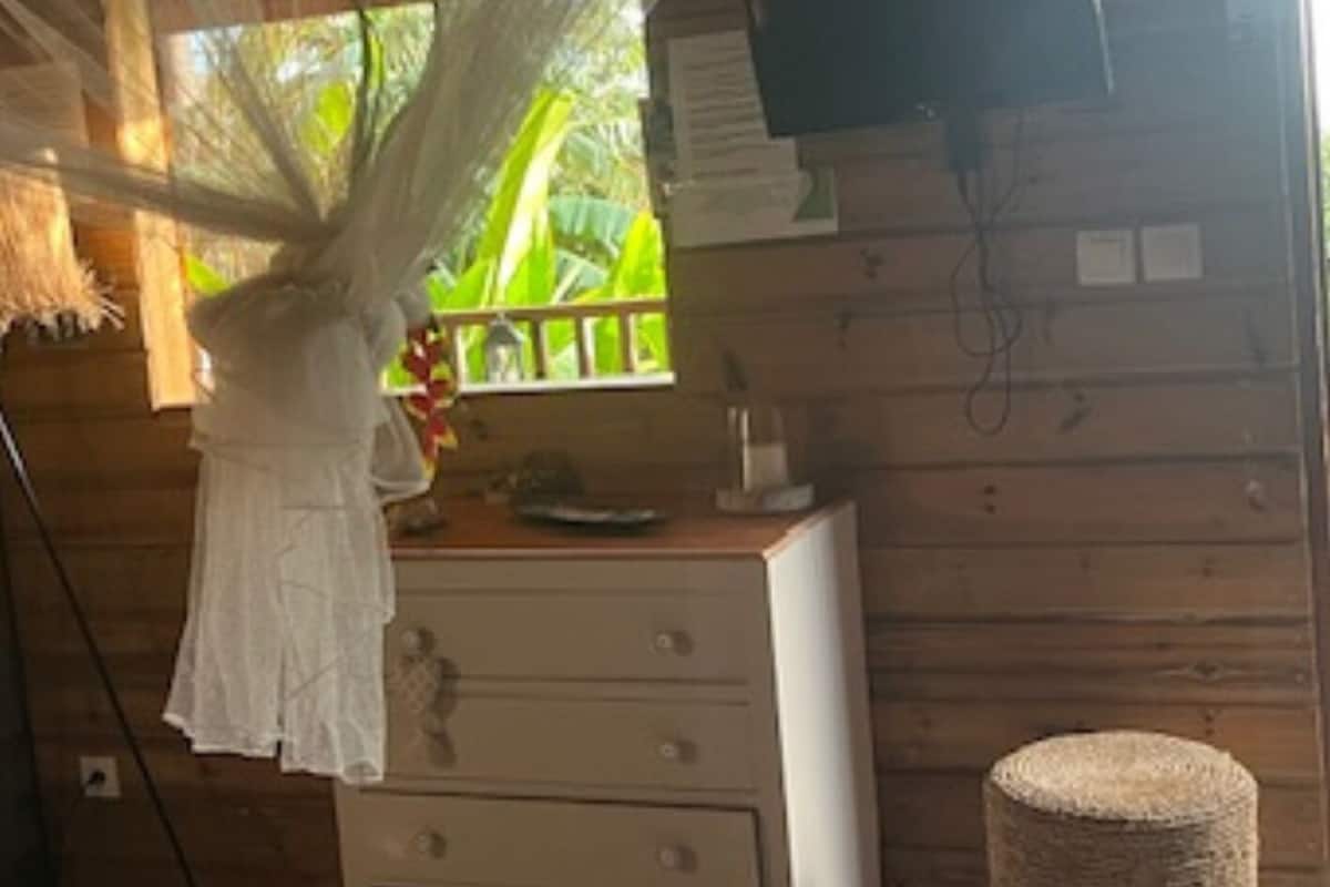 Deluxe Room, 1 King Bed, Refrigerator, Sea View | Premium bedding, soundproofing, iron/ironing board (on request)