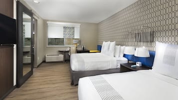 Ropa de cama de alta calidad y caja de seguridad en la habitación