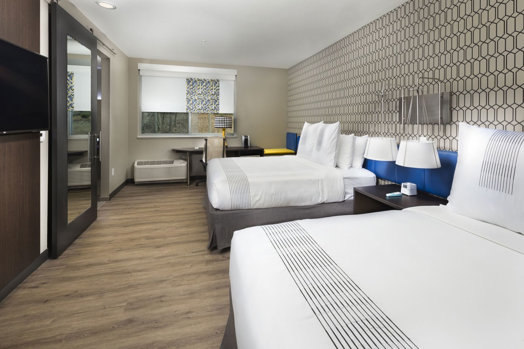 Premium bedding, in-room safe, desk, blackout curtains