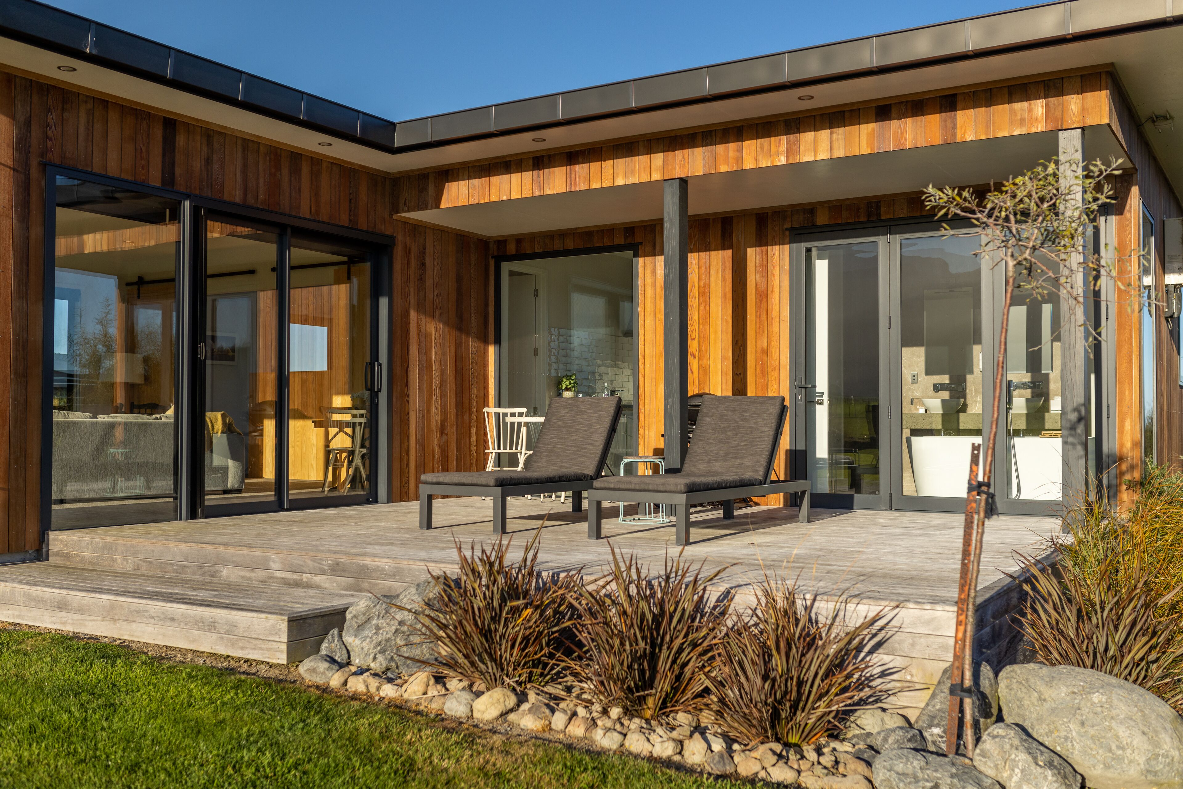 Luxury-Bungalow, 1 King-Bett, Nichtraucher, Meerblick | Terrasse/Patio