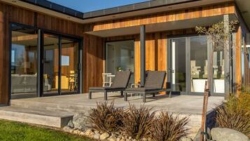 Luksus-bungalow - 1 kingsize-seng - ikke-ryger - havudsigt | Terrasse/gårdhave