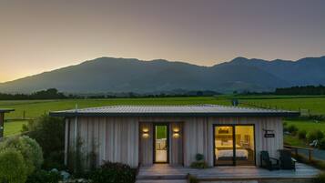 Luxury Cottage | 1 bedroom, premium bedding, down comforters, pillowtop beds