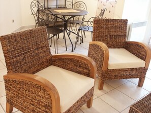 Een 80-cm ledtelevisie met premium tv-zenders en televisie