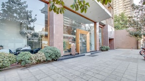 Property entrance - Apart en Chile Tucapel Jimenez 76 (Santiago)