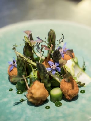 Dinner served - Hôtel Chavant (Bresson)
