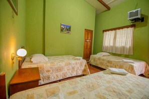 Free WiFi, bed sheets - Hotel PetenChel (Flores)