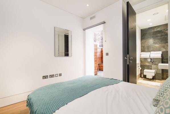 1 bedroom, iron/ironing board, free WiFi - Lovely 1 bed apartment in Soho (London)