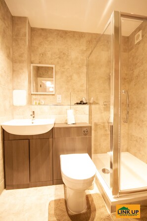 Chambre double pour 1 personne | Salle de bain | Articles de toilette griffés, séchoir à cheveux, serviettes fournies