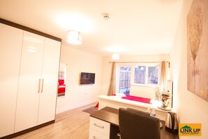 Room amenity - Lees House (Uxbridge)