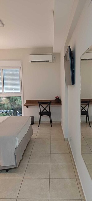 Minibar, desk, blackout curtains, soundproofing - Pinhal Palace Hotel (Espirito Santo Do Pinhal)