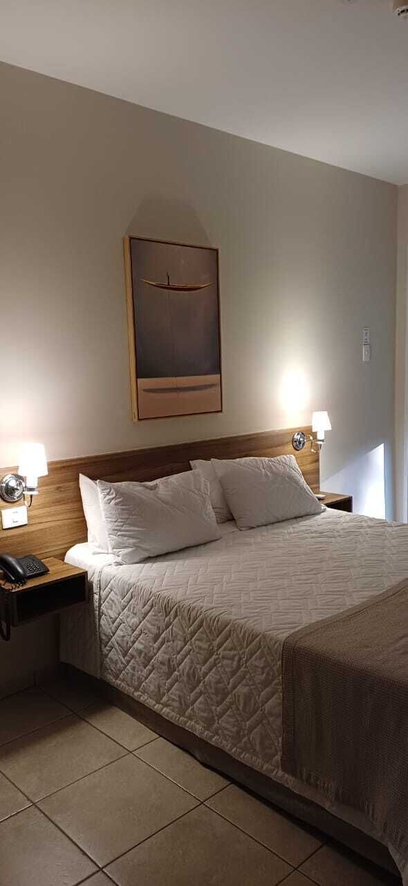 Minibar, escritorio, cortinas blackout y sistema de insonorización 