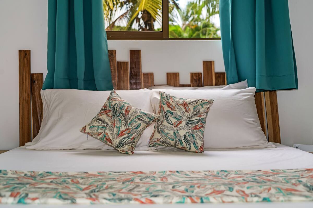 Chambre Double Standard, 1 grand lit | Literie de qualité supérieure, matelas mémoire de forme