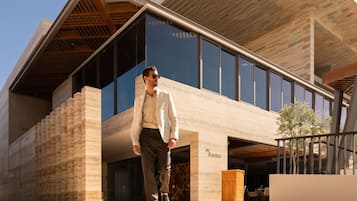 5 restaurantes; se sirve cocina italiana