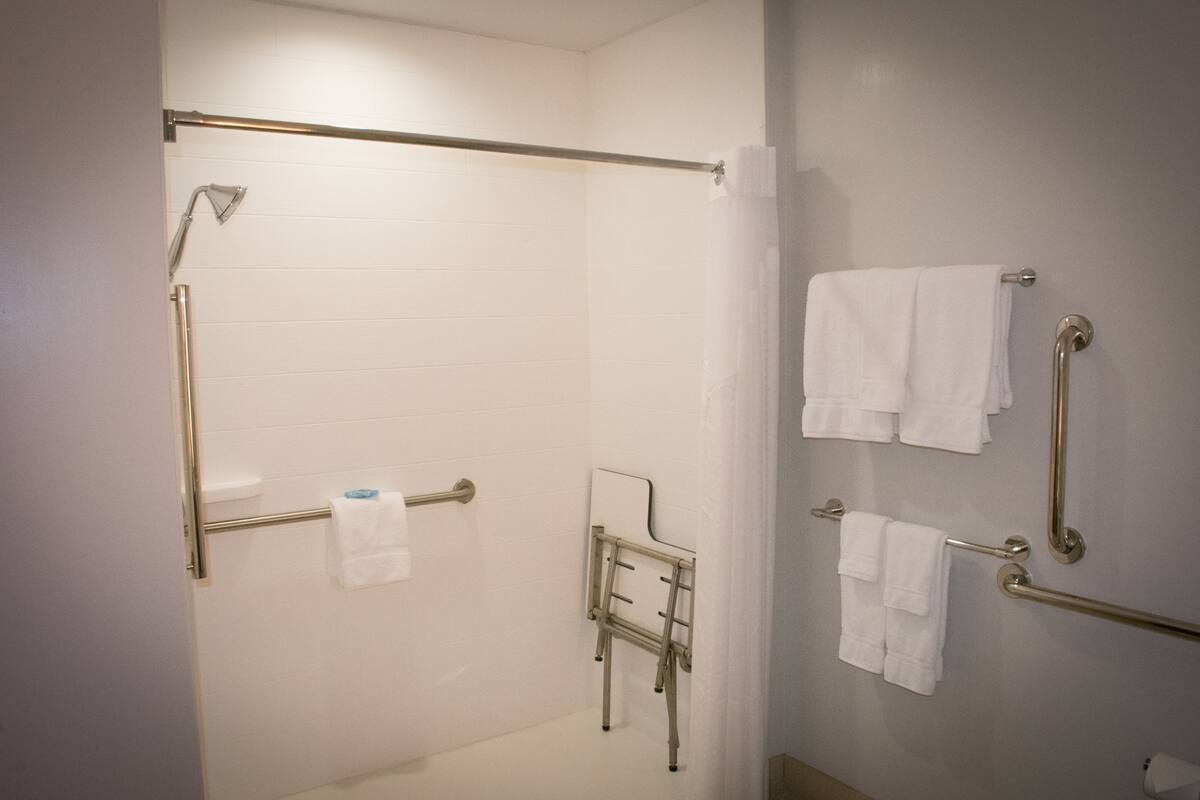 deep-soaking bathtub, free toiletries, hair dryer, towels