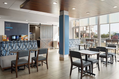 Holiday Inn Express and Suites West Memphis by IHG