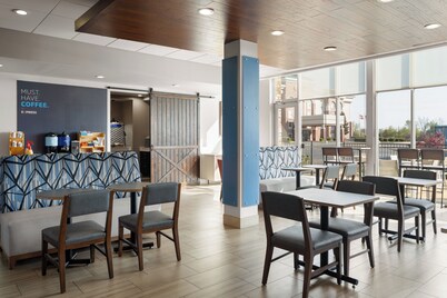 Holiday Inn Express and Suites West Memphis by IHG