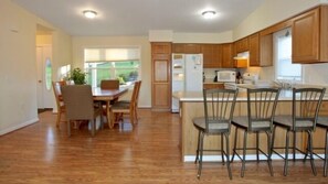 Dining - 5 o'clock Somewhere - Pool Table, Walking Distance to Portside Bar & Grill, Just Like New! (Moneta)