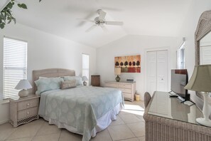 3 Schlafzimmer, Schreibtisch, Bügeleisen/Bügelbrett, Reisekinderbett