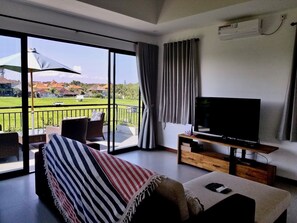 Fernseher, Stereoanlage