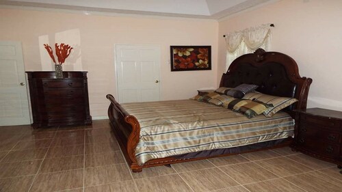 Business Travel Rental/BPO Traing and Houseing Sleeps 14+