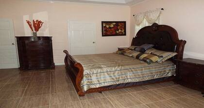 Business Travel Rental/BPO Traing and Houseing Sleeps 14+