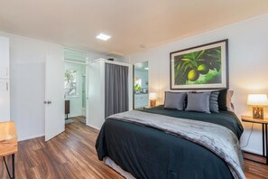 4 bedrooms, iron/ironing board, WiFi, bed sheets - A BEAUTIFUL Beach House FULL OF ALOHA in Hilo  (Hilo)