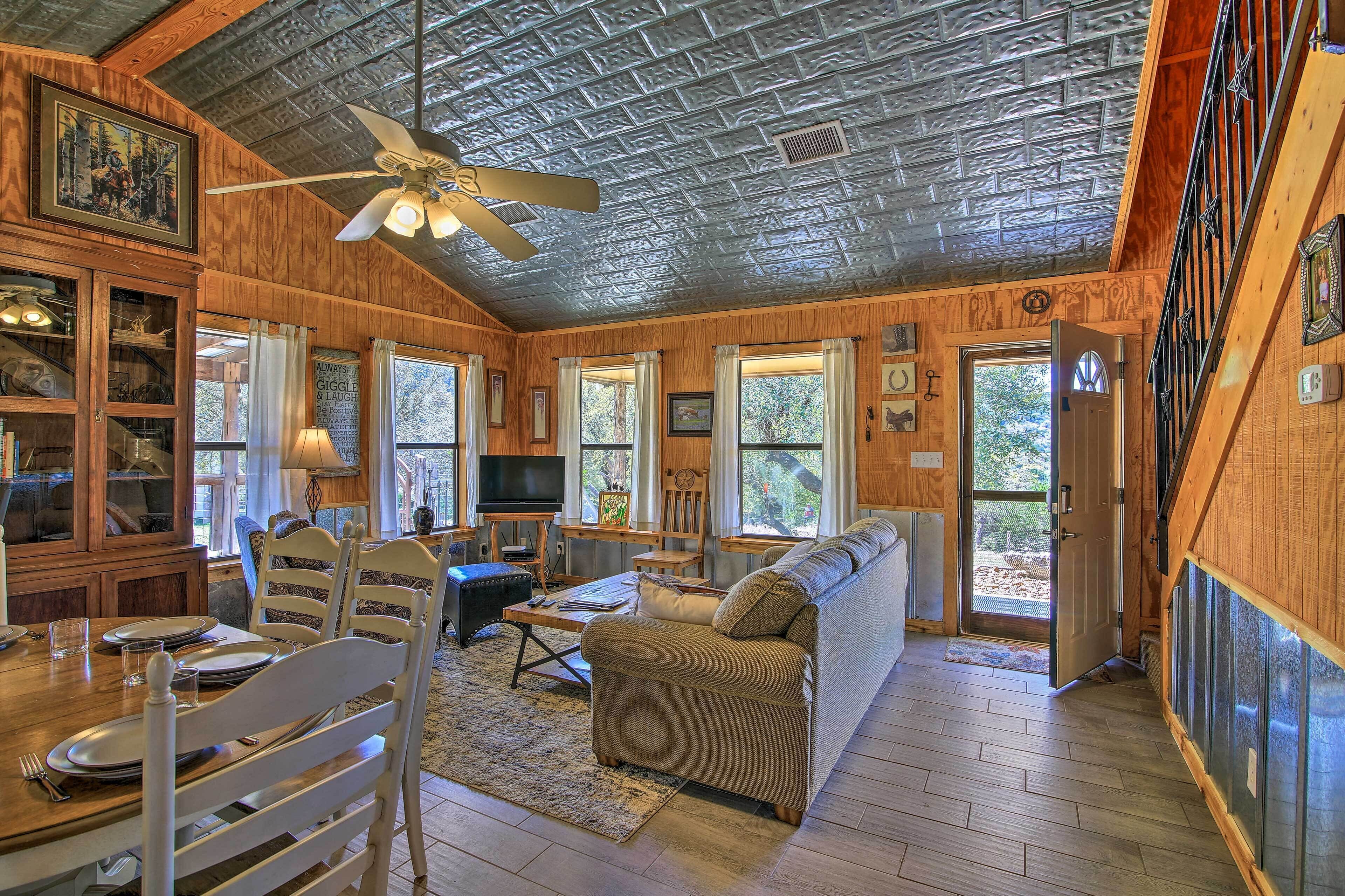 Cozy Medina Cottages w/ Patio & Mountain Views!