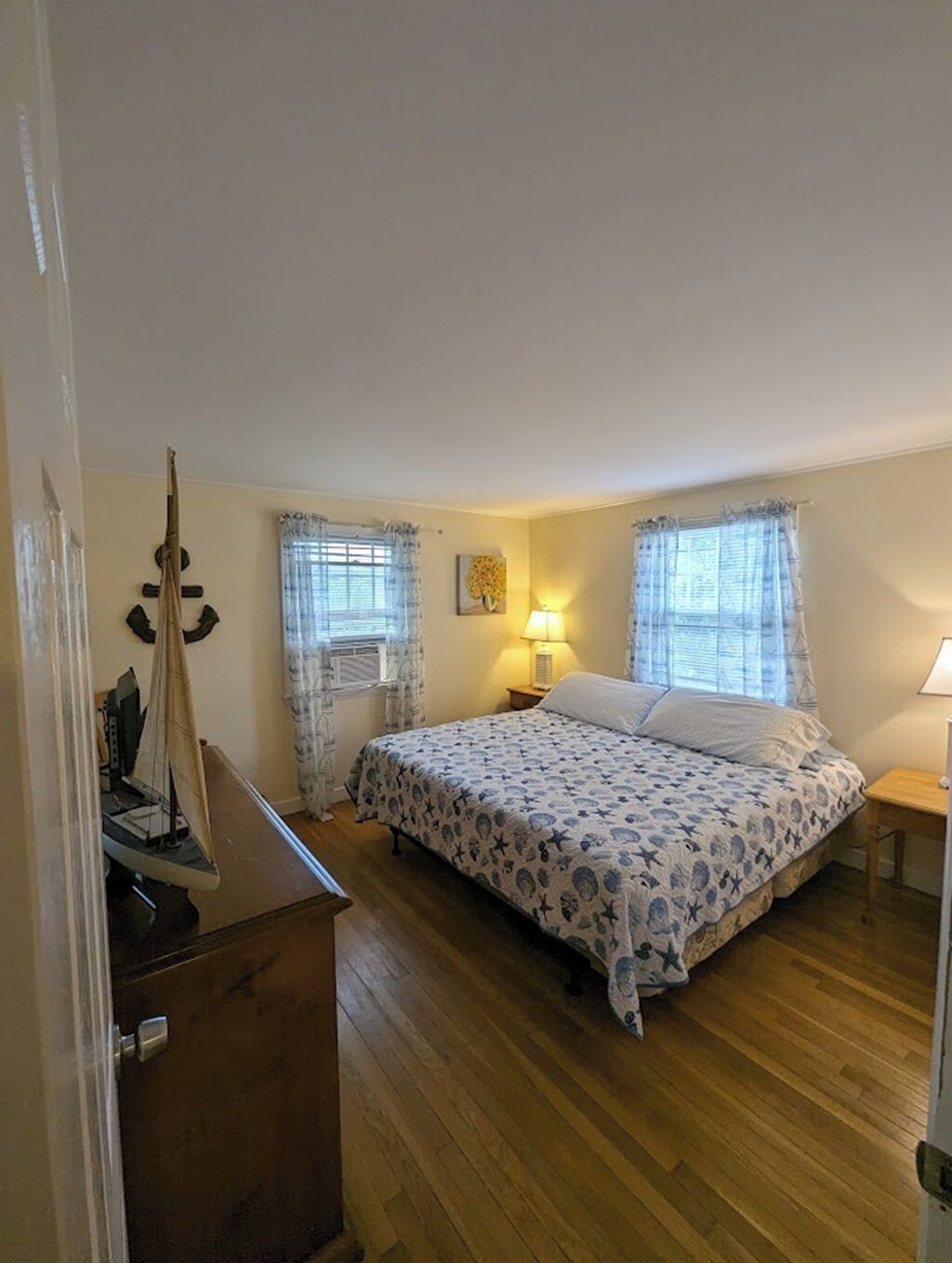 2 bedrooms, iron/ironing board, free WiFi