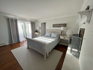 4 bedrooms, desk, iron/ironing board, free WiFi