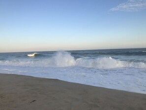Beach nearby, sun-loungers, beach towels