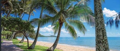 Beach nearby, sun-loungers, beach towels