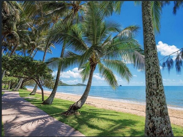 Beach nearby, sun loungers, beach towels