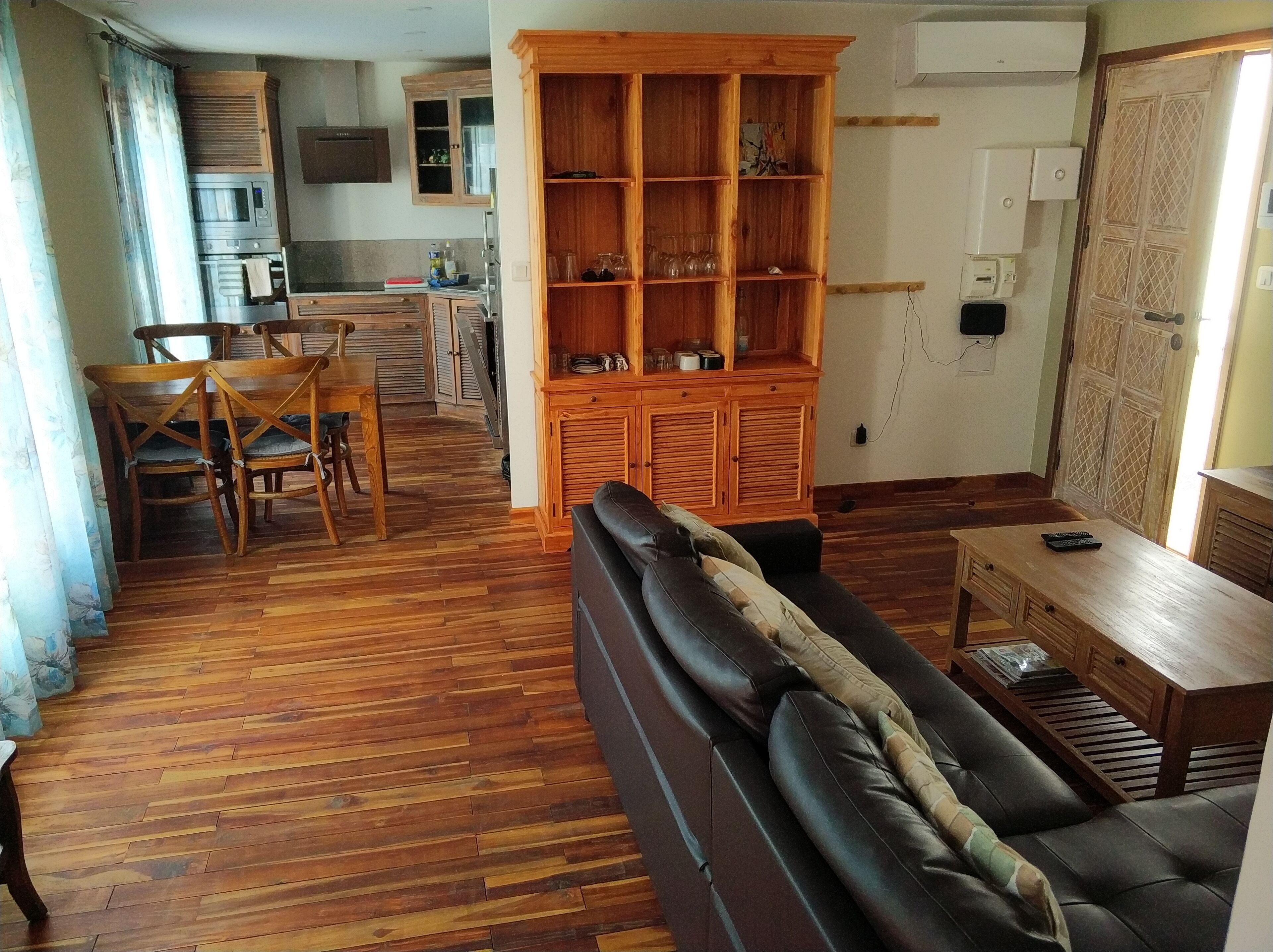 Maison unique au coeur de la Provence à 1km de la plage avec terrasse de 18 m2 barbecue