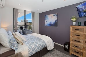 3 habitaciones, tabla de planchar con plancha, wifi y ropa de cama