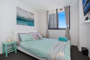 3 habitaciones, tabla de planchar con plancha, wifi y ropa de cama 
