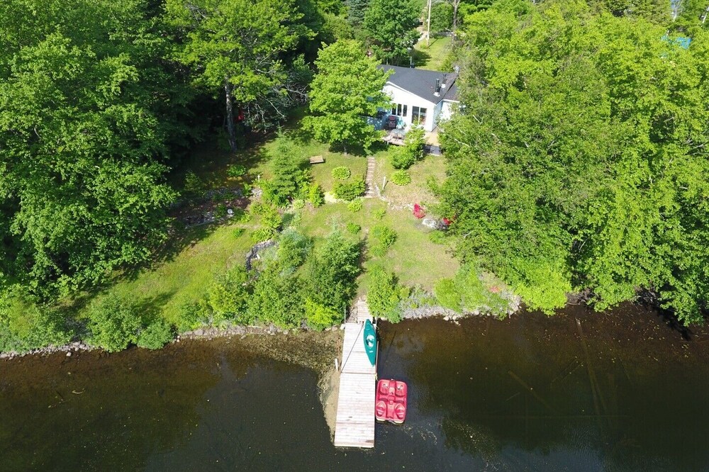 The Cottage Blue - Private, Waterfront Cottage With Hot Tub