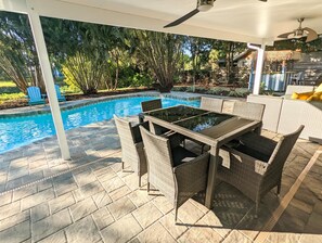 A heated pool - Stylish 3/2.5 Lakefront Pool Home ☀️ NW Bradenton ☀️ Quiet Cul-de-sac (Bradenton)