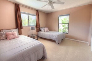 3 bedrooms, desk, iron/ironing board, free WiFi