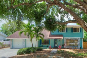 Exterior - Stylish 3/2.5 Lakefront Pool Home ☀️ NW Bradenton ☀️ Quiet Cul-de-sac (Bradenton)